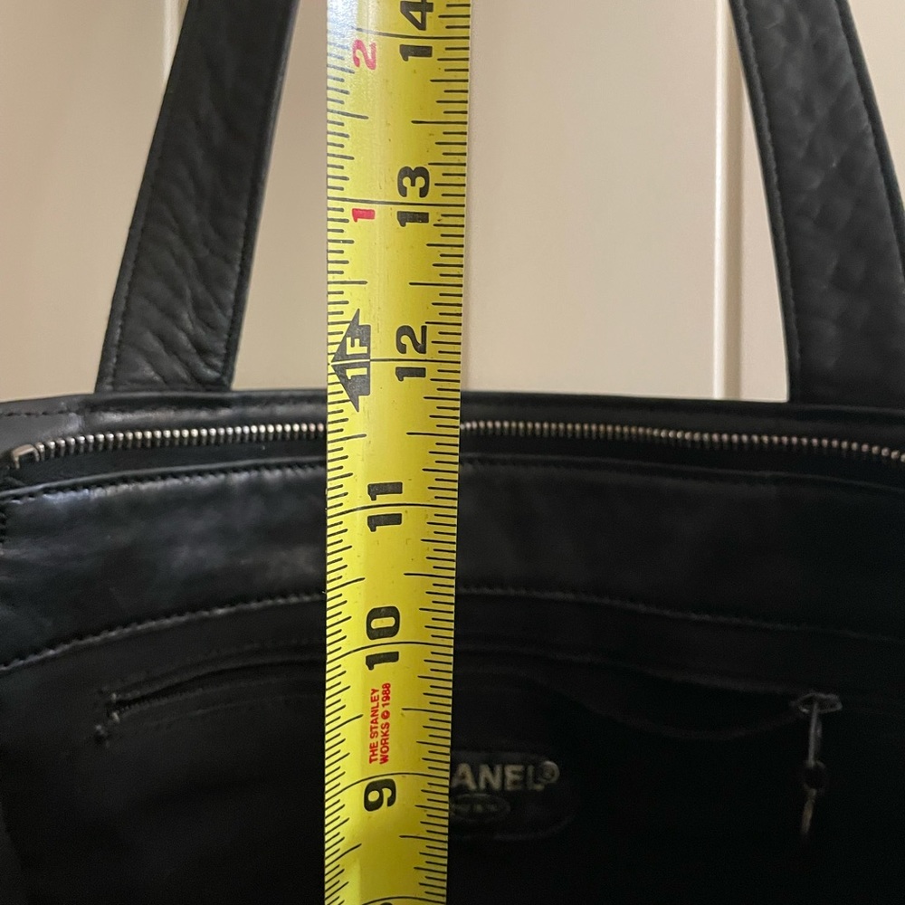 Vintage lamb skin leather Authentic Chanel tote - Picture 11 of 15